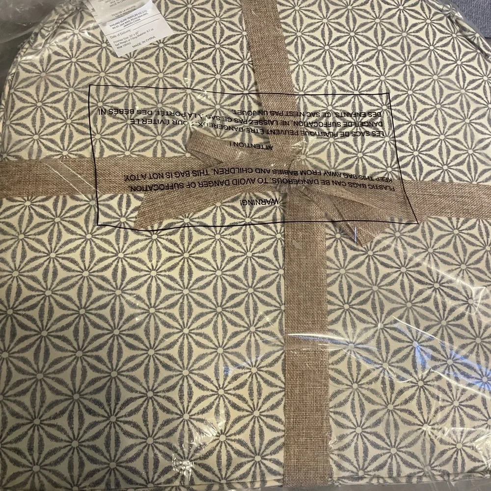 Tommy Bahama Geometric Pattern Seat Cushions - Cream and Gray (NWT) - Picture 4 of 4